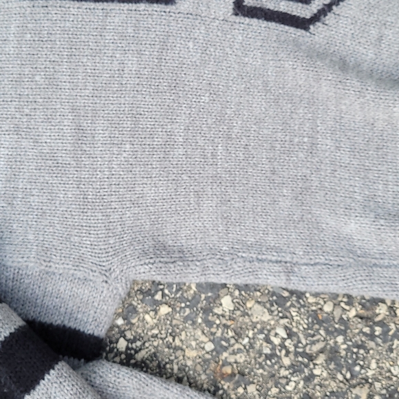 ✅️3/$40 BLUE CRUSH boxy sweater - Picture 4 of 8